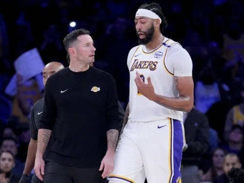 NBA》戴維斯接受眼睛傷勢檢查 未來出賽可能會戴護目鏡