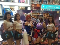 手機遊戲也請人COSPLAY
