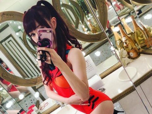舞孃俱樂部！火辣Dancer「Michiru」舞動性感曲線　胸前被觀眾塞滿鈔票
