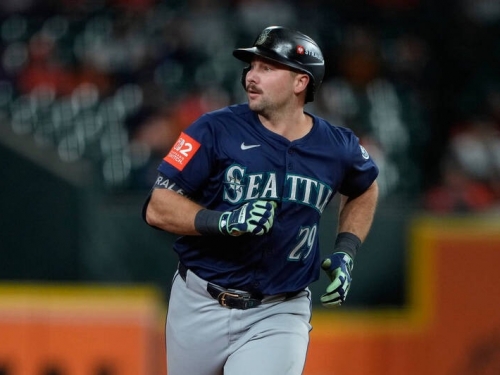 MLB季後賽》命運一擊！接獲全壘打王羅里61轟 水手球迷秒換衣超有梗