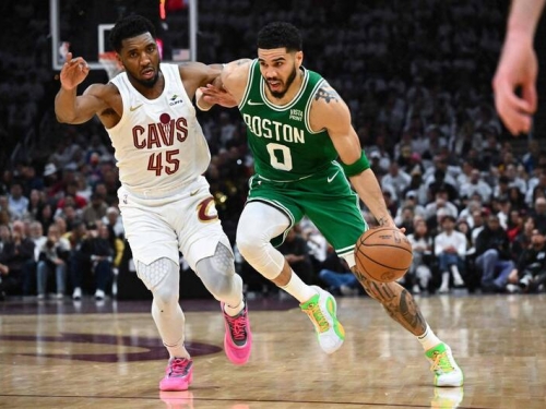 NBA季後賽》米契爾33分白忙一場 綠衫軍雙星攜手退騎士取得2：1領先