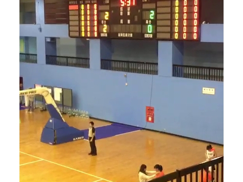 【證據片】籃球錦標賽計時器異常　一秒瞬間少一分鐘