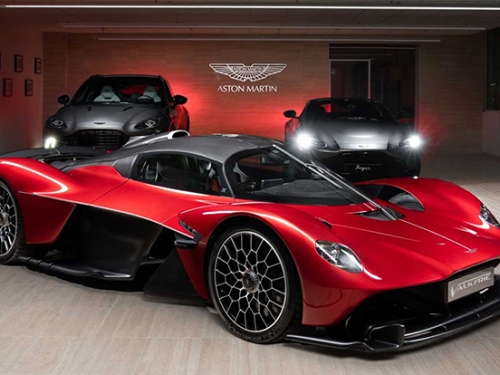 紅的喜氣！限量150台 Aston Martin Valkyrie「豔紅女武神」近照首度曝光