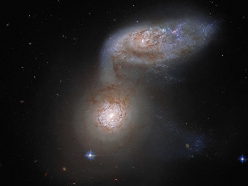 星系華爾茲：哈伯望遠鏡拍到星系合併景象