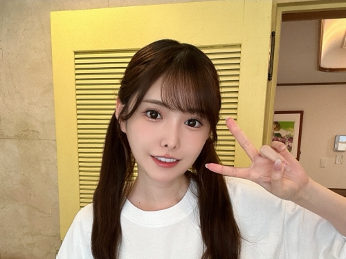 美女上司「新有菜」為了掩蓋工作失誤，答應讓下屬顏射她15次！