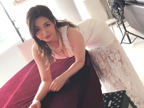 輕熟女致命誘惑！8頭身G奶人妻「三浦步美」深邃乳溝多汁飽滿　就等你來攝