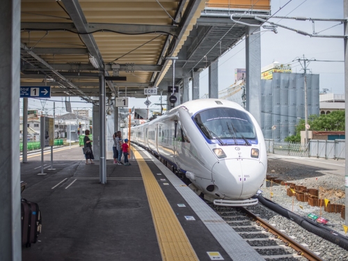 日本急行列車撞到人 只有血跡不見傷者 警傻眼