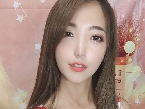 白天是甜美女孩，晚上惡魔本性露出！正妹派派身材真的有夠「派」