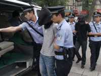 癡漢消防員襲胸女高中生只為確認胸口的肌肉？
