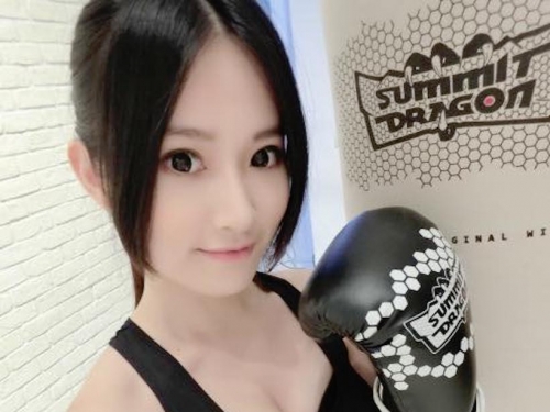 網友驚見「極品美腿老師！」她的火辣身材讓 一票人戀愛了！