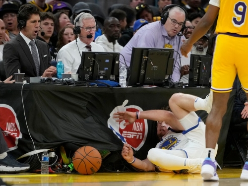 NBA》擔任球評的前勇士總管邁爾斯訪談教頭柯爾 雙方互開玩笑