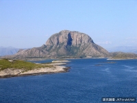 等3年只為「1秒亮光」　挪威攝影師拍太陽穿透天然隧道