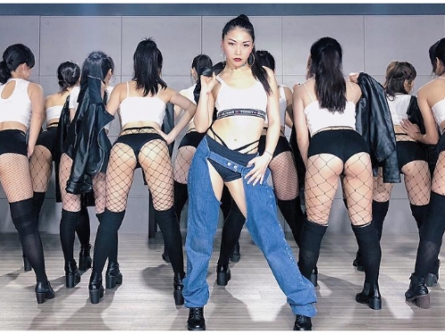 亞洲最強美臀！金曲舞團性感老師「小喵」最新力作，性感美臀一字排開轟炸你的感官！