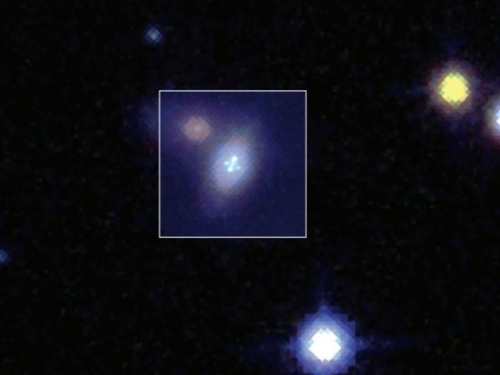 如十字架的愛因斯坦環：強透鏡效應高度扭曲超新星爆炸光芒