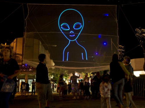 14年前美航母遇「白橢圓UFO」新細節　4官認證是五角大廈報告