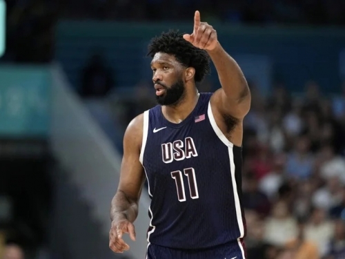 奧運男籃》怒批安比德表現差勁 巴克利：要對自己感到尷尬