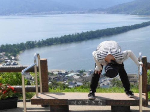 日本「天橋立」驚傳遊客遭同事推落山谷 驚悚畫面曝光