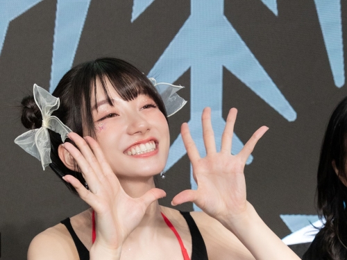 JKF VIP限定！J級神之乳「瀨戶環奈」跟粉絲貼臉合照，超甜笑容瞬間戀愛！