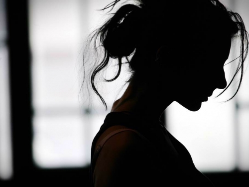 尪難戒8年約砲習慣 婆婆超挺抓去「跪神明廳」家法伺候