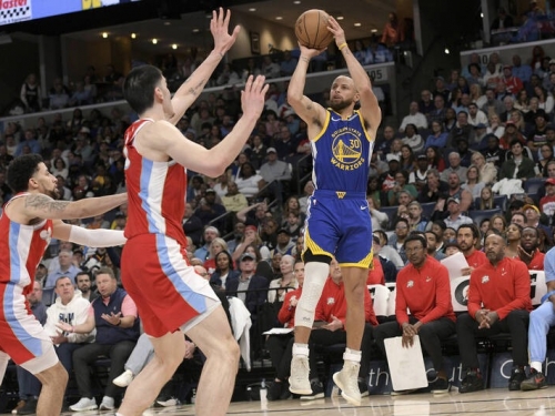 NBA》柯神降臨！柯瑞狂轟52分 勇士力退灰熊收3連勝登上西部第5