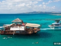 走路到不了　擁有四面環海絕景的斐濟酒吧