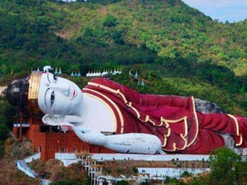 世界一座“巨無霸”臥佛，體藏8層樓重達400噸，晚上越看卻越滲人