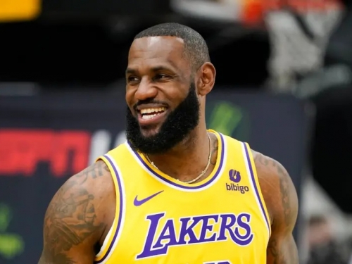 NBA》LeBron James「生涯50000分」達成！開賽不到4分鐘就創紀錄