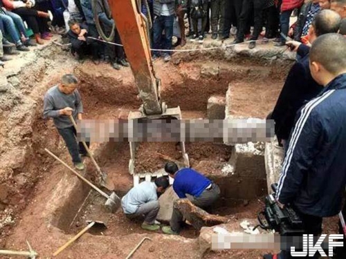 清代九品官墓出土 頭髮辮子保存完整