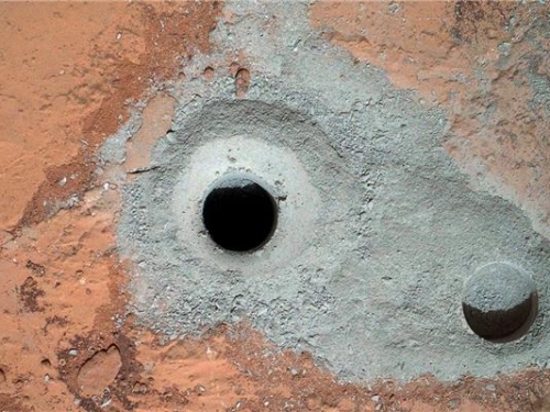 好奇號火星驚人發現詭異圖 疑似外星人骨