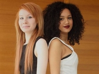 你沒有看錯！　她們一黑一白但真的是雙胞胎