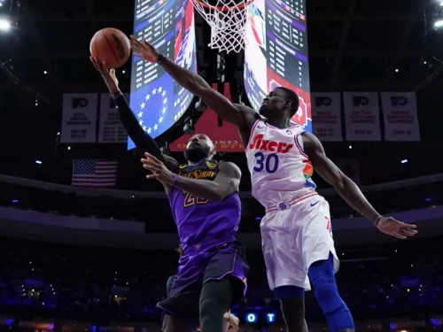 NBA》過年圍爐吃火鍋！LBJ父子檔「同場吃鍋」皆出自76人新秀之手