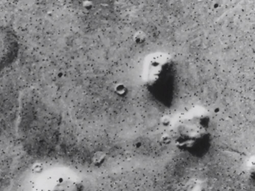 NASA火星車拍到火星表面有一根“大腿骨”，到底是什麼？