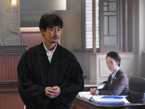 登上大銀幕！黑木華主演《鴉色刑事組》曾奪收視第 1　竹野內豐回歸「怪咖法官」！