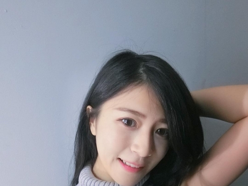「工地女神」重磅出擊！正妹挺飽滿美乳搬運鷹架　白皙嫩乳讓人無法招架！
