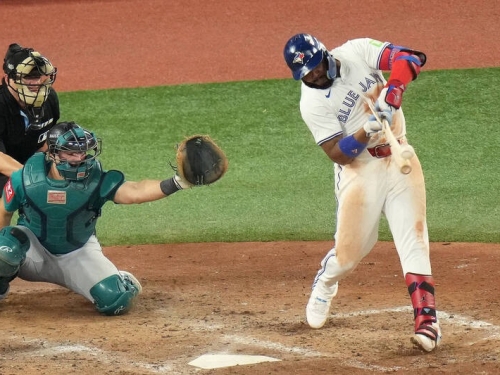 美聯冠軍賽》一次揮棒擊中球3次 小葛雷諾上演驚奇斷棒安打