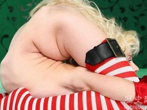 世界上最柔軟的女子：身體竟可以折成這樣