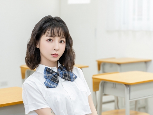 又初戀了！台灣第一女優《Tiny》高校生造型一點也不違和