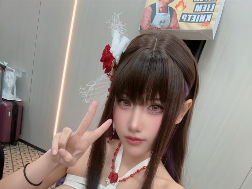 不愧是你！DreamTamu超大尺coser現身TRE，「洗面奶」都是小意思