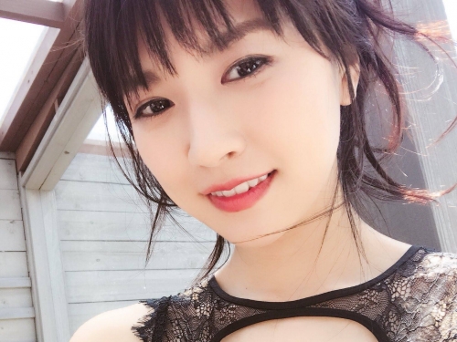 超橋本趕壇蜜！謎樣「飢渴性感姐姐」褪褲展現神秘三角帶的風景！