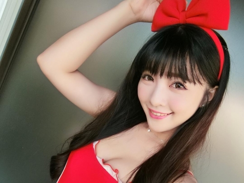 正妹平面設計師「蝦米」身材超立體　甜美氣質穿著學生制服也不違和！