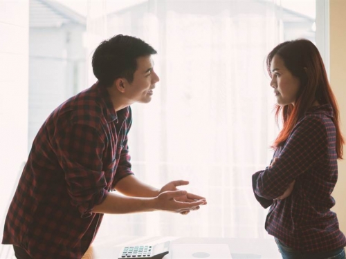 陸人夫姓「封」為兒取名一個字 老婆嗆：去登記就離婚