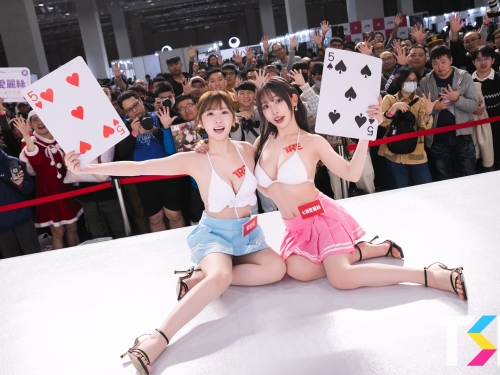 粉絲做夢都會笑！女優穿性感JK「坐大腿、親臉頰」，TSE被抽上台好幸運！