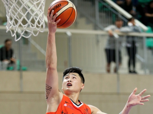 SBL／璞園續約彭俊諺 林金榜高掛球鞋