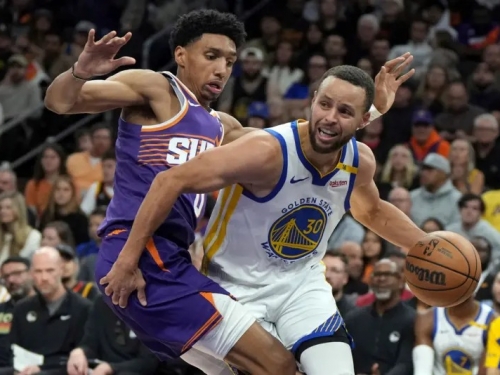 NBA》勇士吞4連敗！Kerr前14分鐘內用13人輪替　球迷出征：大笑話