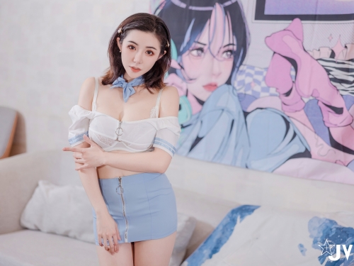 火辣巨乳女上司「淺Cian」叫員工到她家加班！一進門就脫衣露32G雙球
