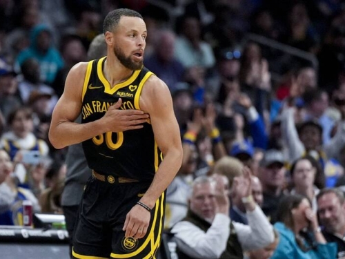 NBA》柯瑞第三節大爆發！拿23分率勇士捕蜂、暫穩住附加賽席次