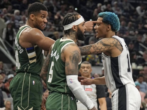 NBA》「受夠了！」字母哥與CP3爆衝突 賽後還找對方理論