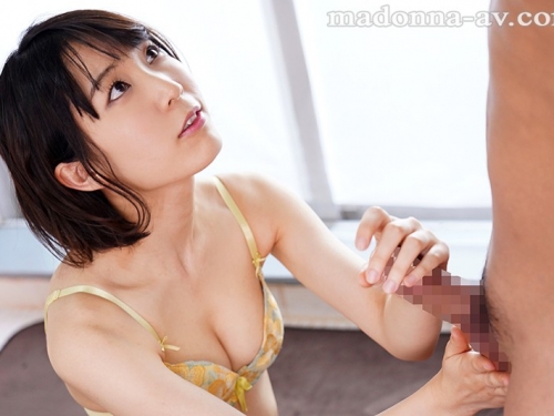 AV界史上最美處女？！　輕熟女片商MADONNA買下白皙C奶妹「生駒滿」初夜、AV出道！