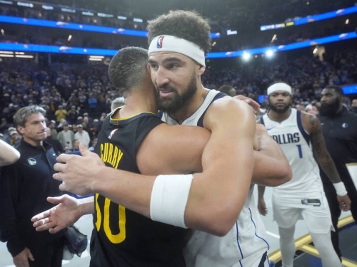 NBA》對決K湯不手軟！柯瑞狂飆37分 勇士力退獨行俠奪2連勝