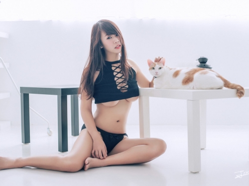 殺手級胸器！白嫩飽滿的「終極南半球」！衣服撐不住啦！